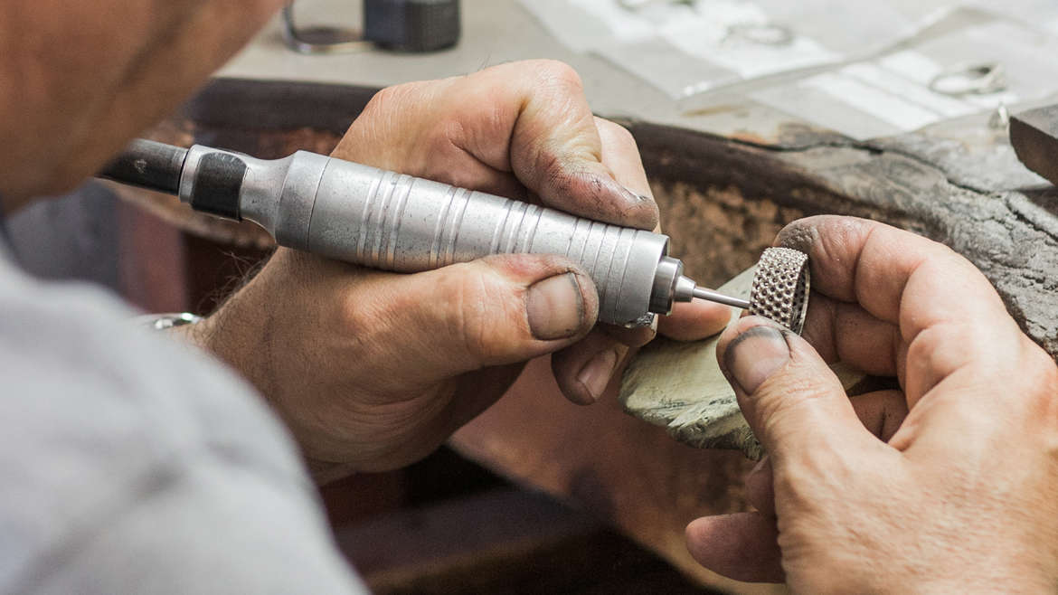 Jewellery Repair Services in Toronto – Liz Jewellers